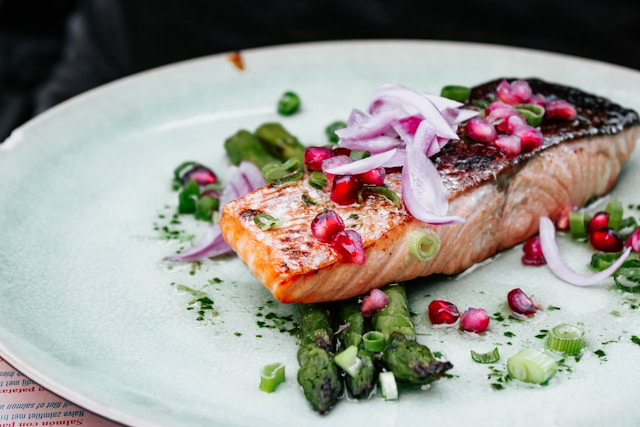 Keto vs traditional carb-based diet breakdown